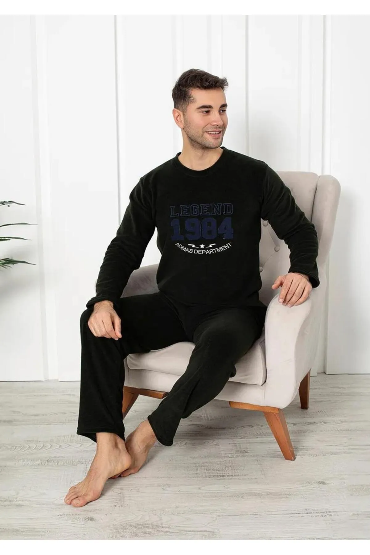 Erkek Sıfır Yaka Polar Pijama Eşofman Takımı Erkek Sıfır Yaka Polar Pijama Eşofman Takımı