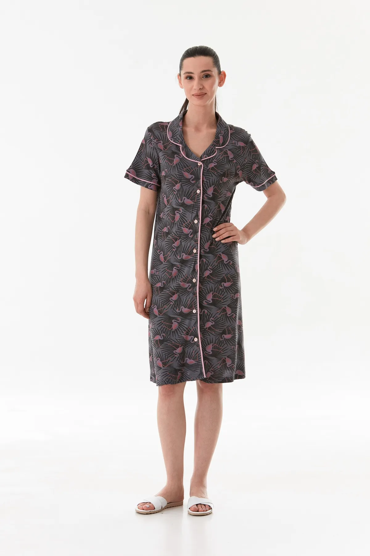 Kadın Boydan Düğmeli Viskon Kumaş Gecelik Elbise ( Uyku bandı Hediyeli ) Füme-M Kadın Boydan Düğmeli Viskon Kumaş Gecelik Elbise ( Uyku bandı Hediyeli ) Füme-M