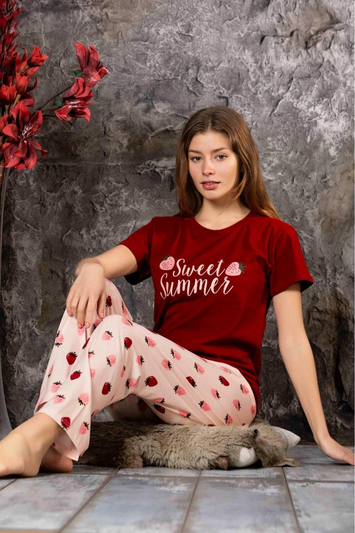 Kadın Sıfır Yaka Yazlık Kısa Kol Pijama Takımı Yeni Sezon Kadın Sıfır Yaka Yazlık Kısa Kol Pijama Takımı Yeni Sezon