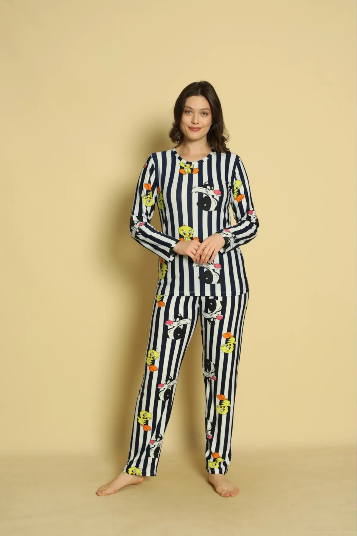 Kadın Sıfır Yaka Yılbaşına Özel Süet Yumuşak Kumaş Uzun Kollu Pijama Takımı SİYAH-M Kadın Sıfır Yaka Yılbaşına Özel Süet Yumuşak Kumaş Uzun Kollu Pijama Takımı SİYAH-M