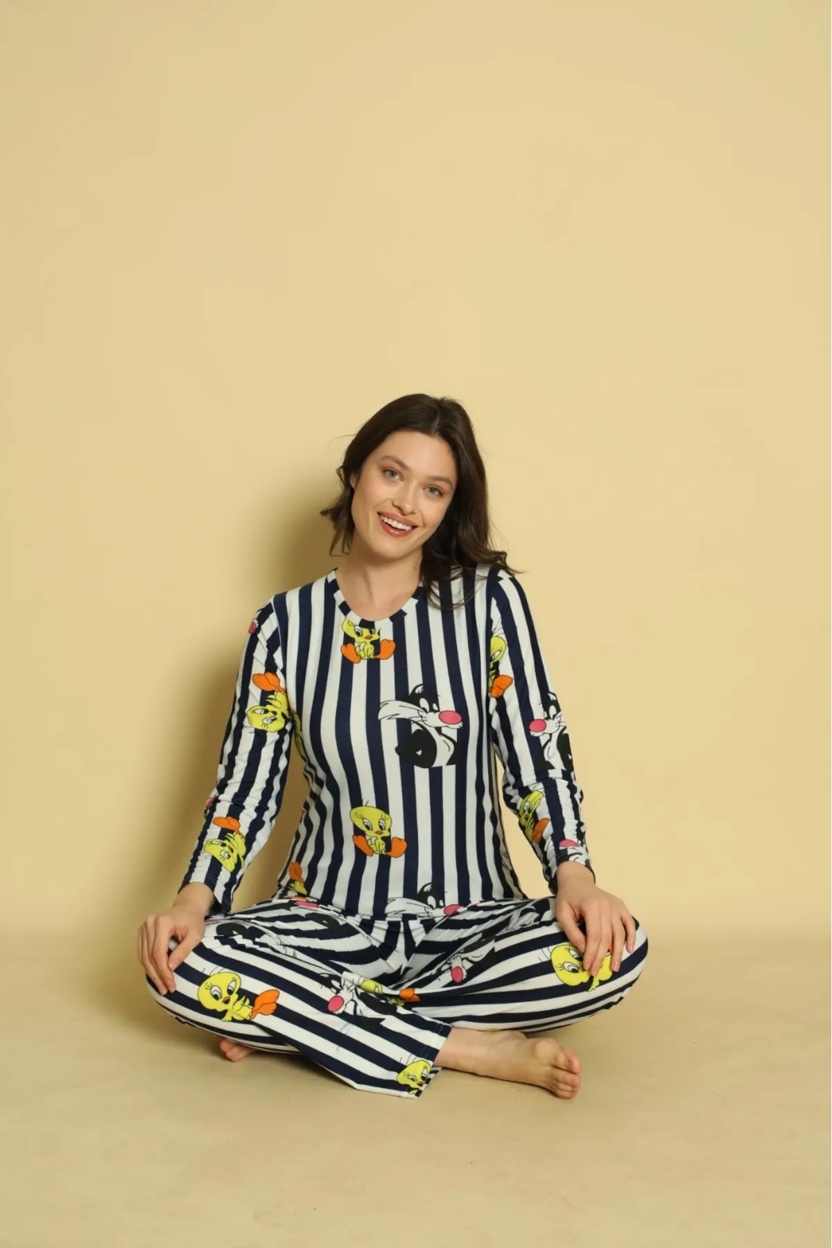 Kadın Sıfır Yaka Yılbaşına Özel Süet Yumuşak Kumaş Uzun Kollu Pijama Takımı SİYAH-M