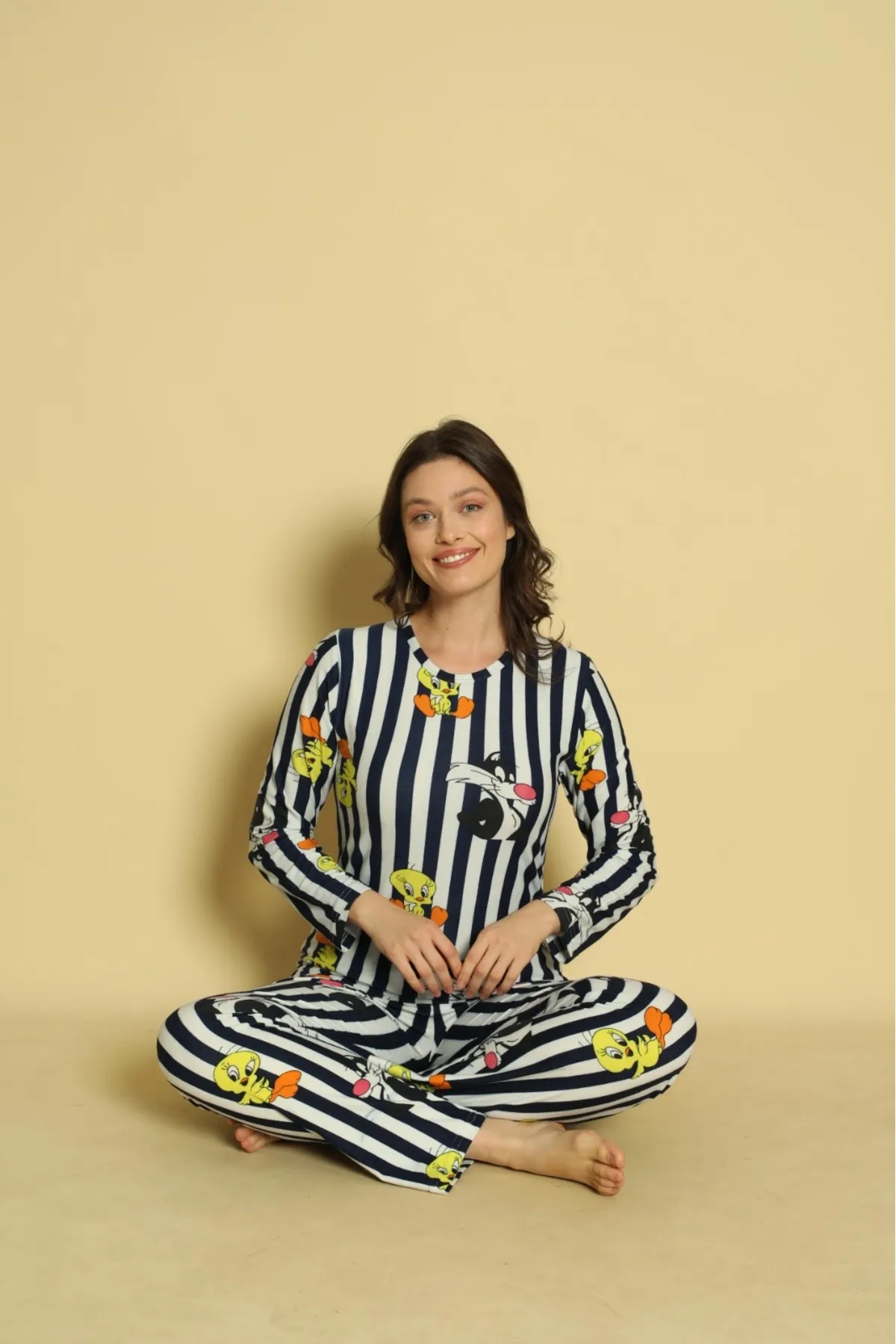 Kadın Sıfır Yaka Yılbaşına Özel Süet Yumuşak Kumaş Uzun Kollu Pijama Takımı SİYAH-M
