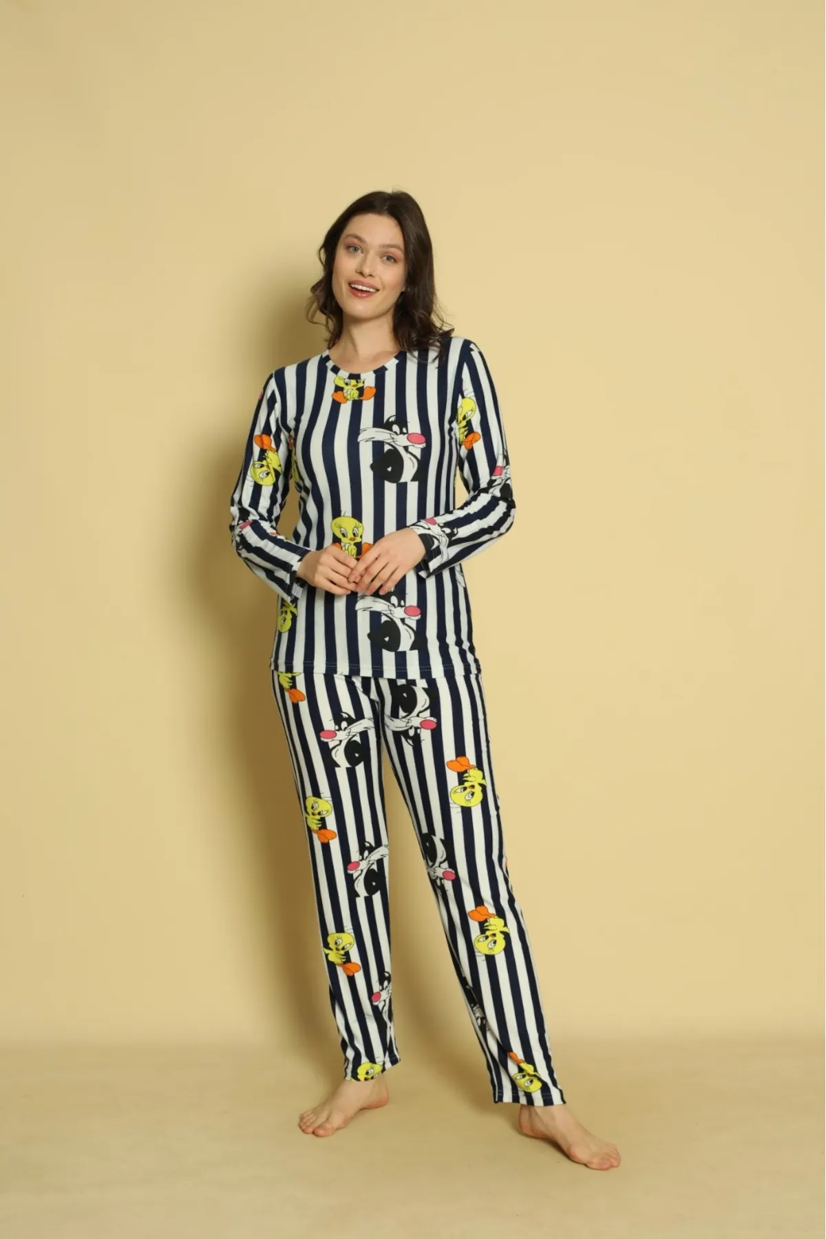 Kadın Sıfır Yaka Yılbaşına Özel Süet Yumuşak Kumaş Uzun Kollu Pijama Takımı SİYAH-M Kadın Sıfır Yaka Yılbaşına Özel Süet Yumuşak Kumaş Uzun Kollu Pijama Takımı SİYAH-M