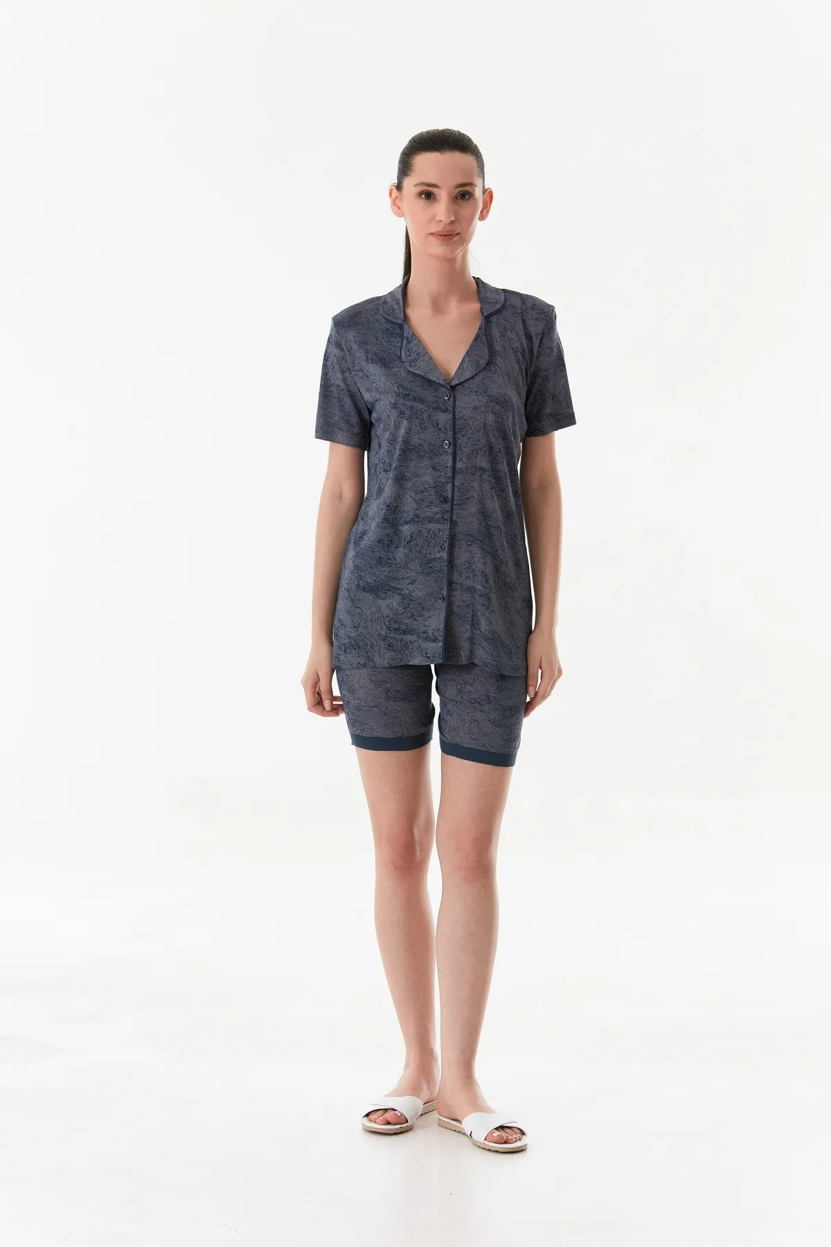 Kadın Şortlu Gömlek Düğmeli Viskon Kumaş Pijama Takımı (Göz Bandı Hediyeli) Füme-2XL